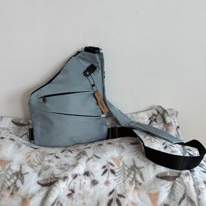 New WANDER crossbody satchel 🍀🍀